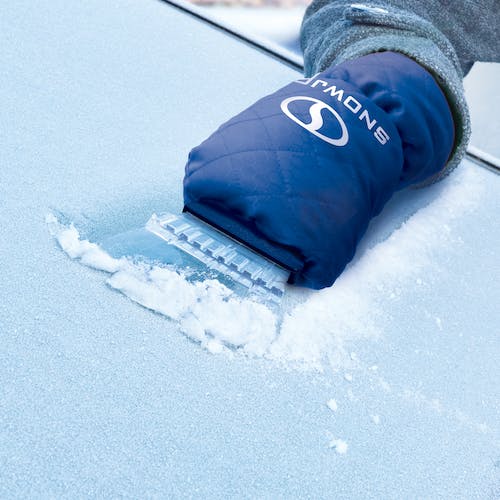 Snow Joe SJEG02M | Polar Fleece Lined Mitt With Built-In Ice Scraper | Waterproof | Heavy-Duty Ice Scraper - Image 4